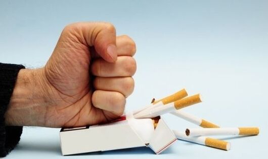 Quitting smoking to prevent finger joint pain